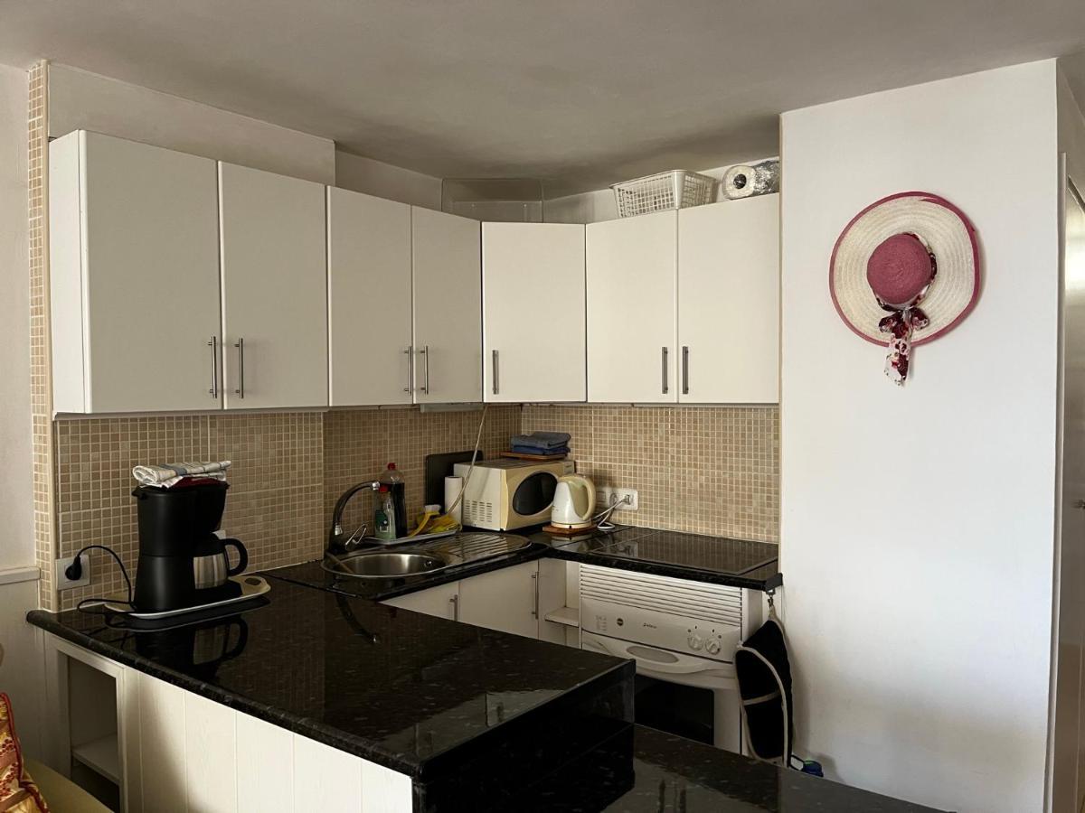 Borinquen Studio Apartment Playa Feñabe Exterior foto